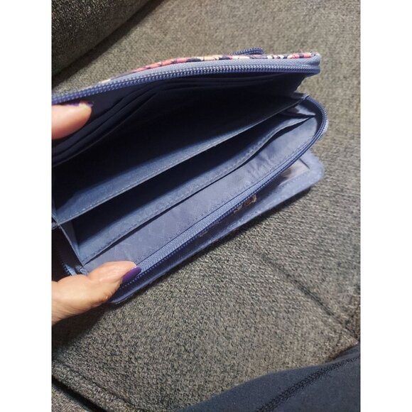 VERA BRADLEY RFID TURNLOCK WALLET‎ MAGENTA MEDALLIONS Rare - Picture 10 of 11